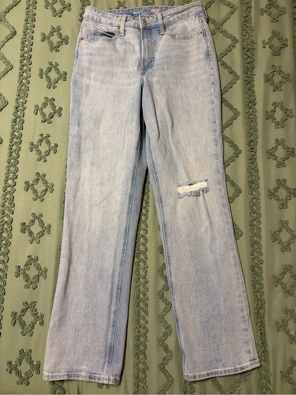 Old Navy Light Blue Straight-Leg Women's Jeans with Knee Rip